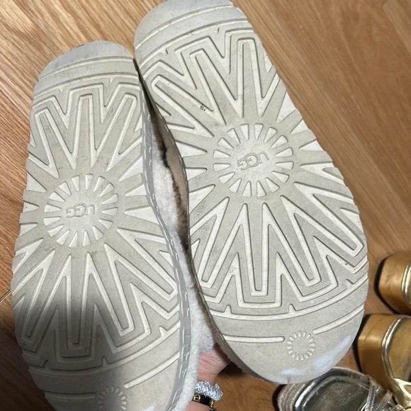 Ugg slippers - Picture 3 of 3